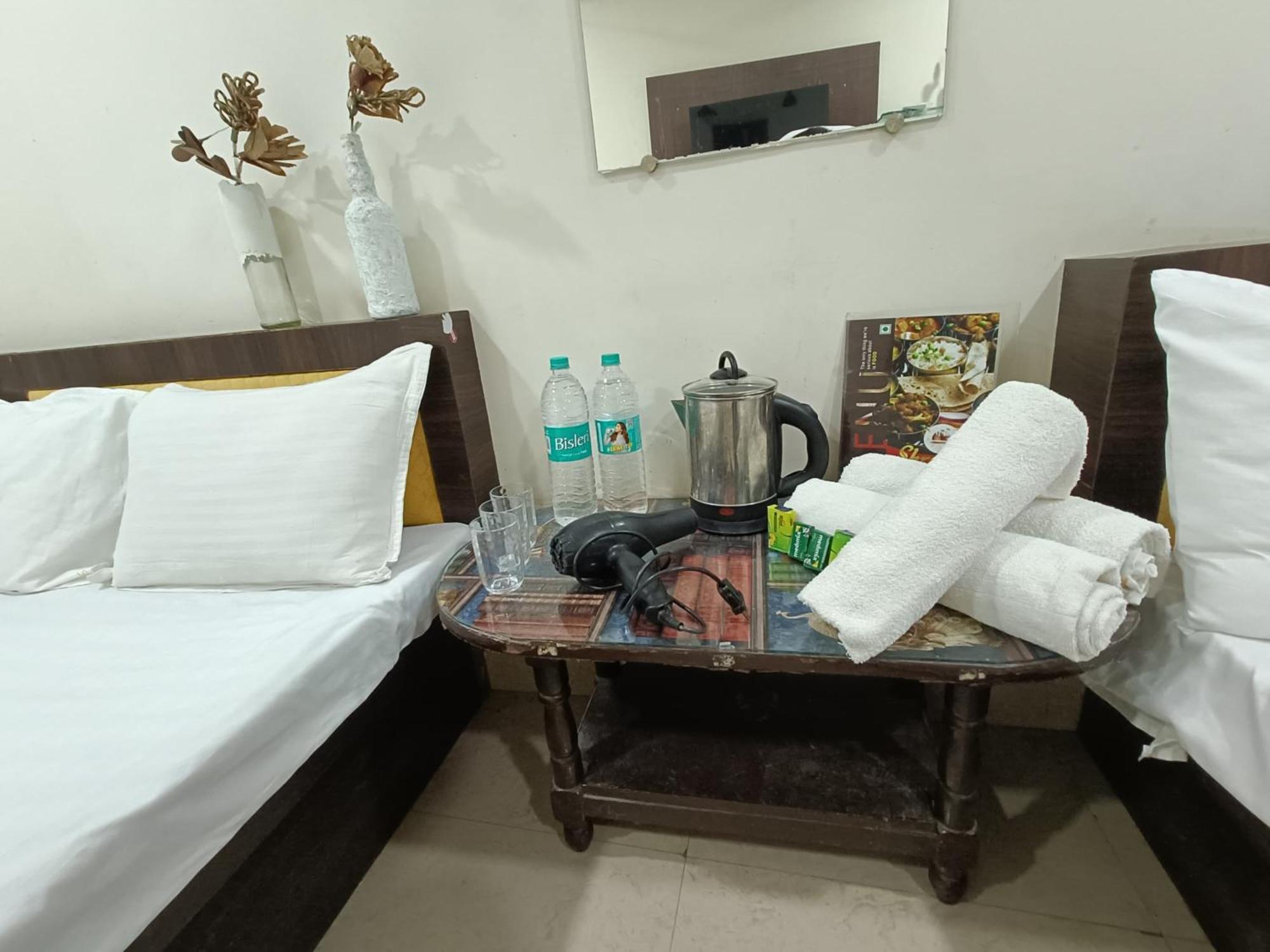Treebo Yatri Grah Kshipra T Hotel Удджайн Экстерьер фото