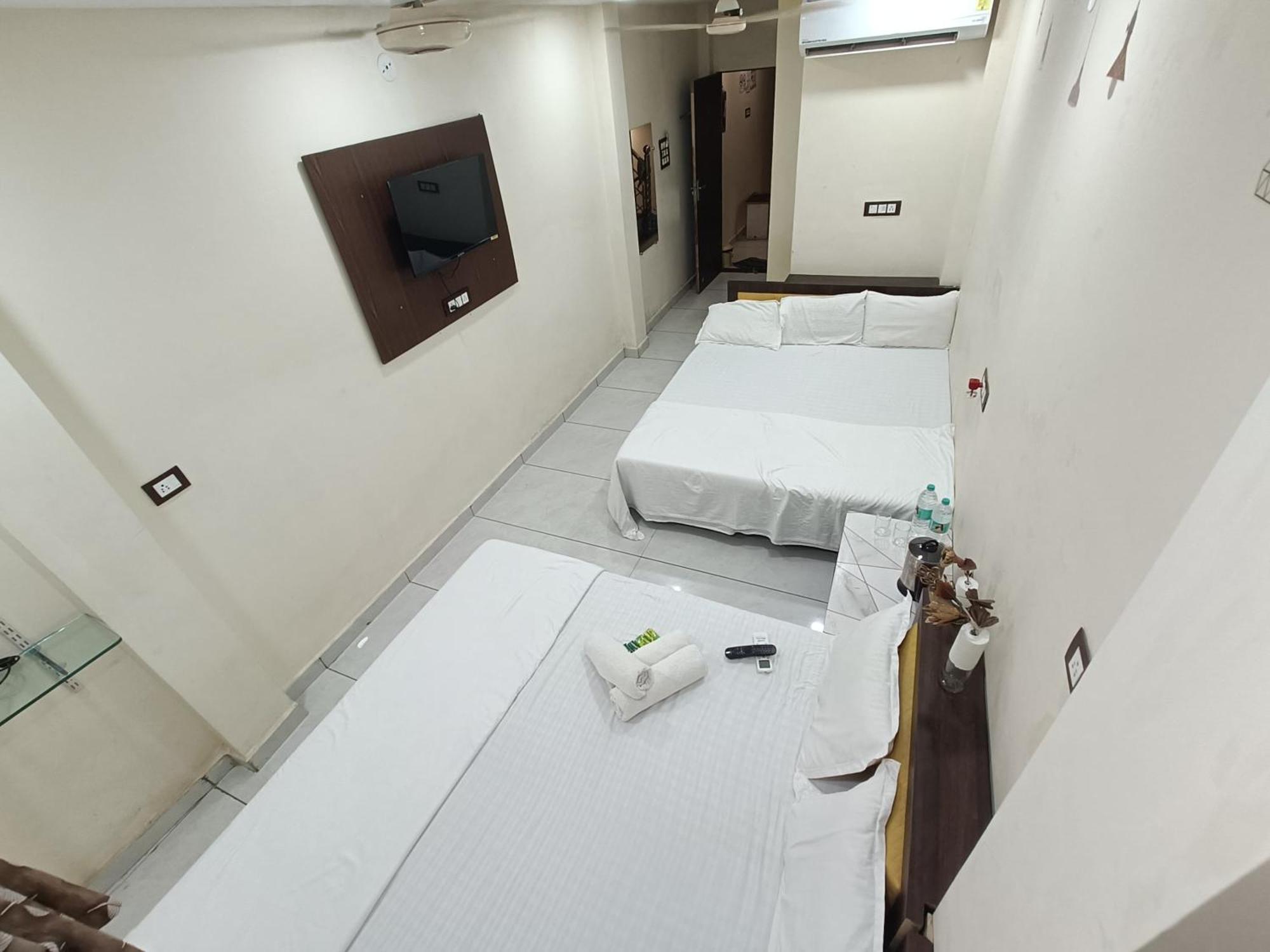 Treebo Yatri Grah Kshipra T Hotel Удджайн Экстерьер фото