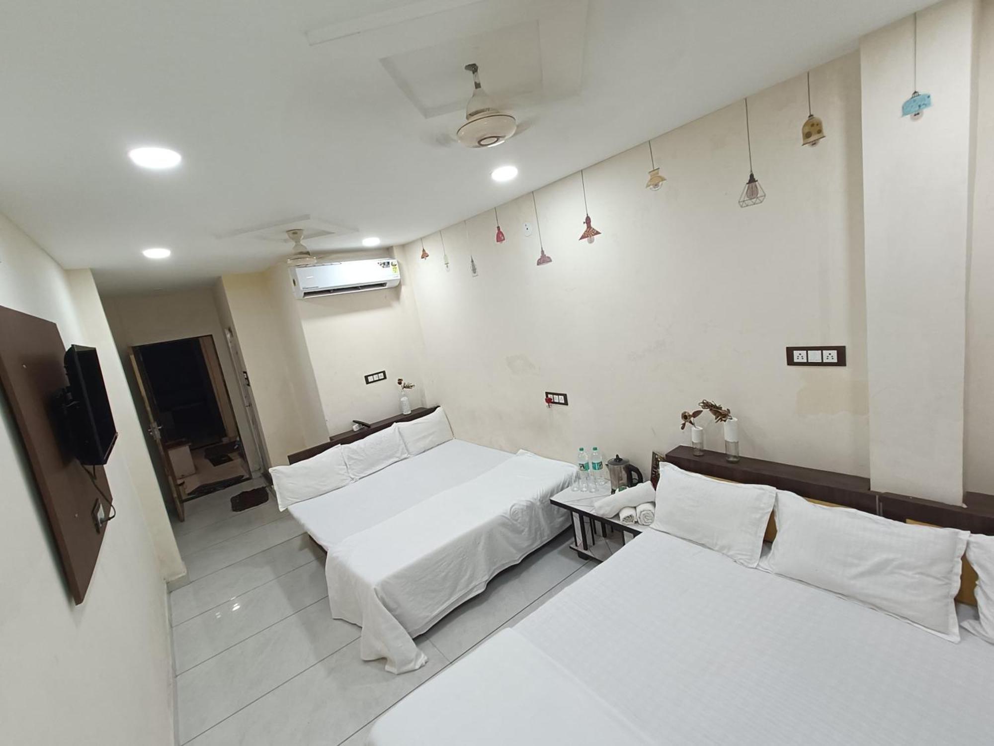 Treebo Yatri Grah Kshipra T Hotel Удджайн Экстерьер фото